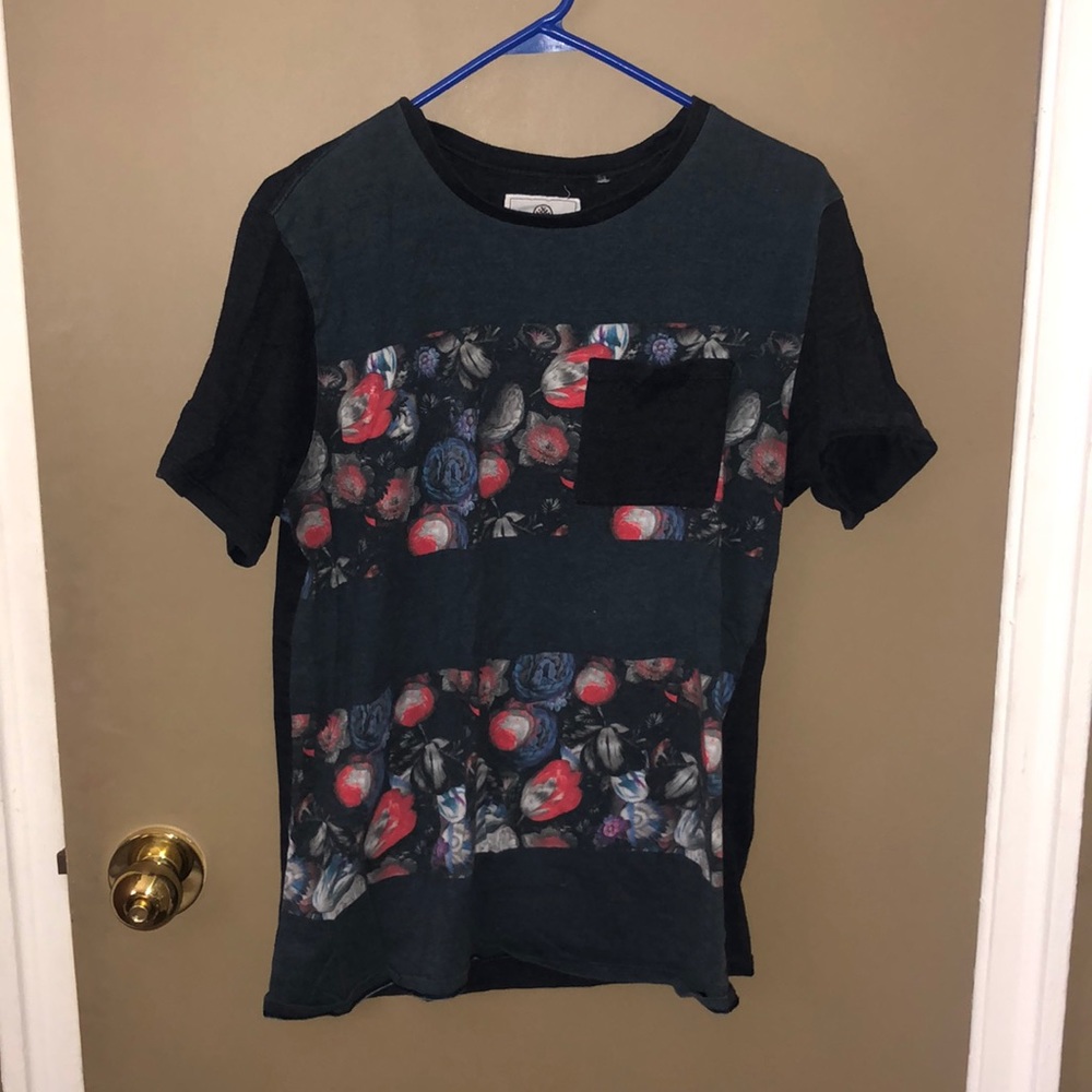 Floral theme on the byas tee